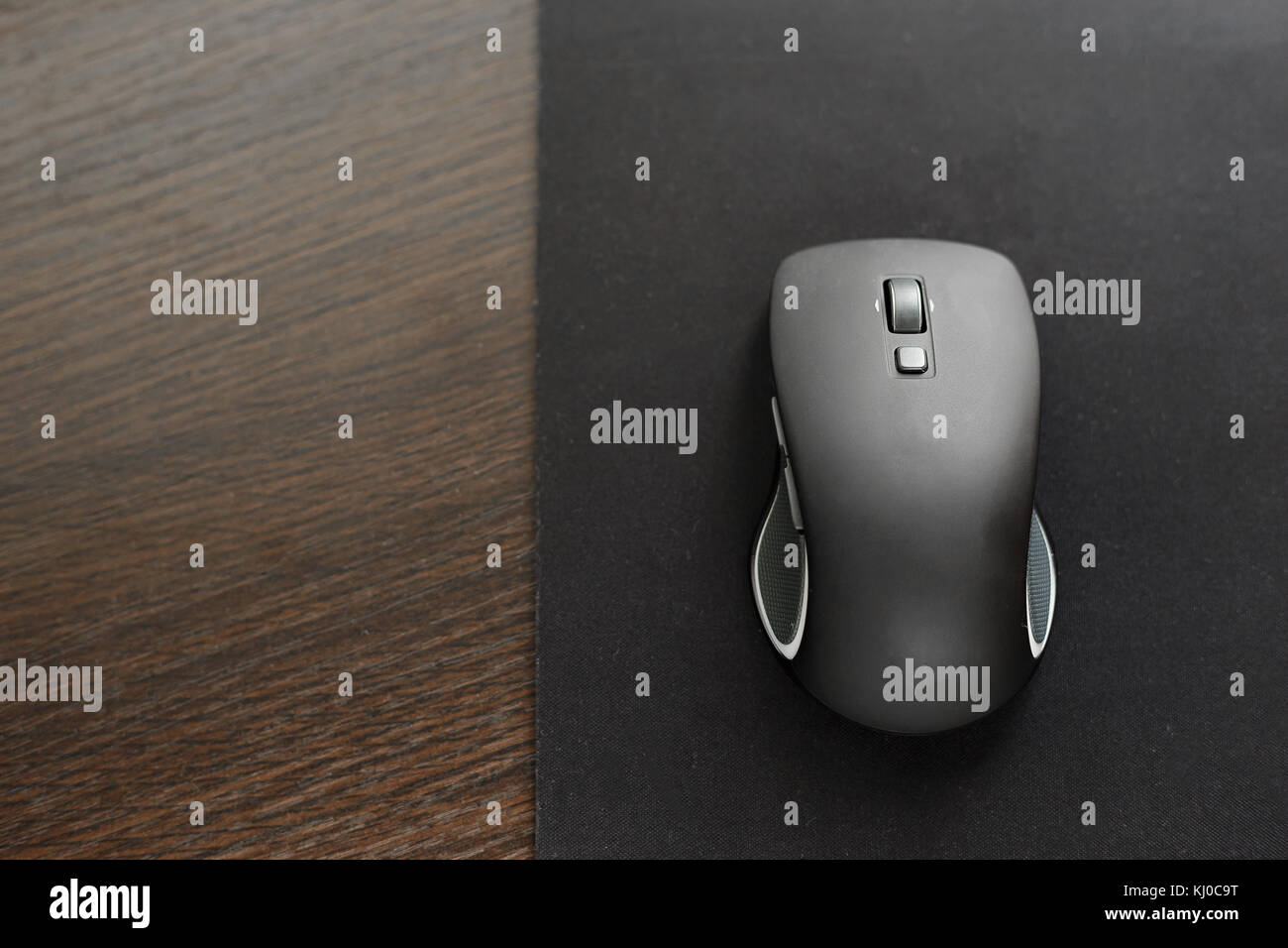 wireless computer mouse on the desktop Stock Photo - Alamy