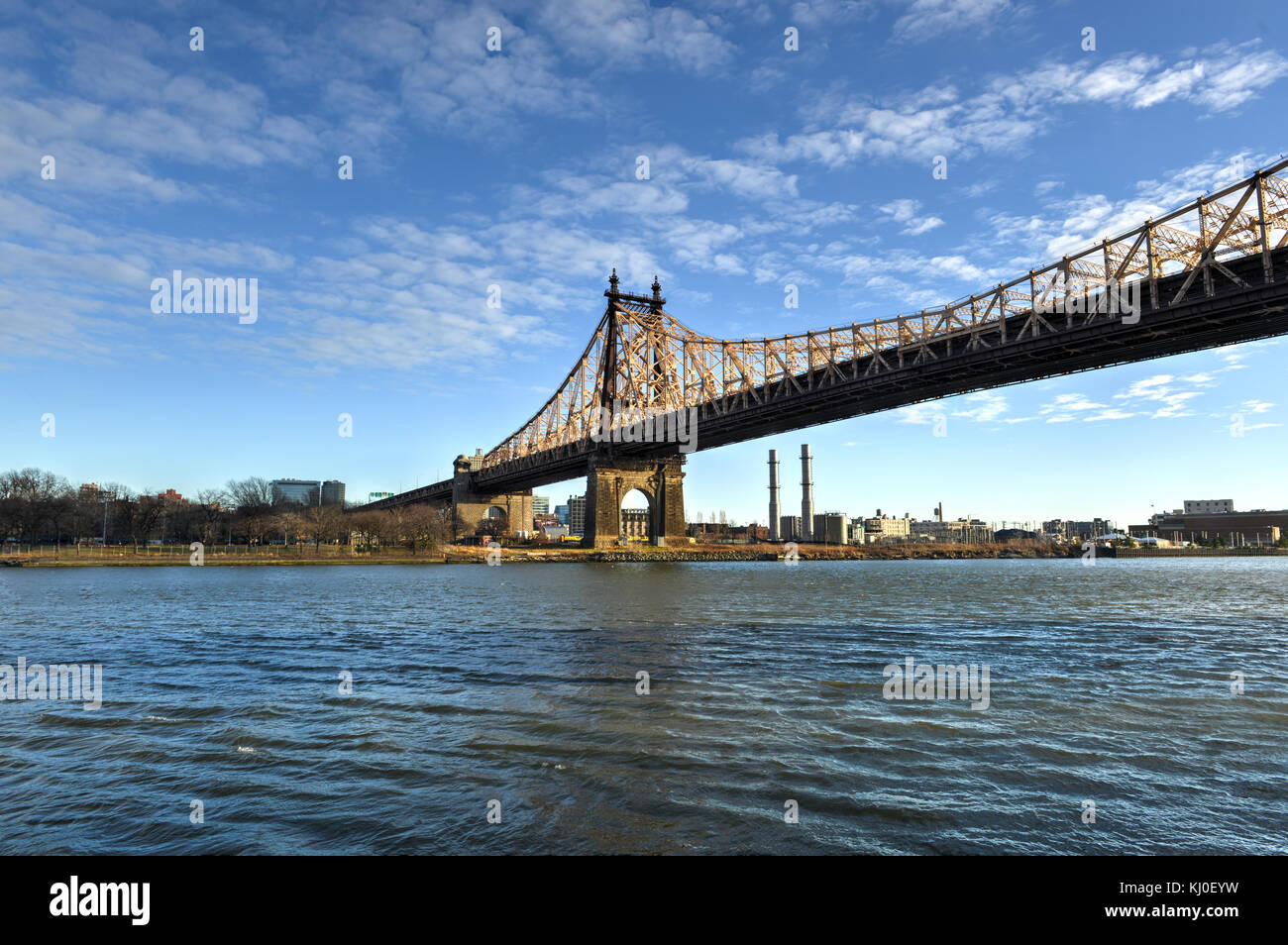 The Roosevelt Island Bridge is a lift bridge that connects Roosevelt Island in Manhattan to