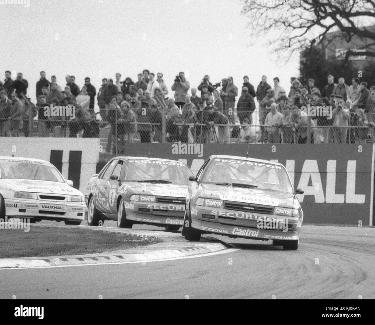 british-touring-car-action-from-silverstone-april-5th-1992-stock-photo