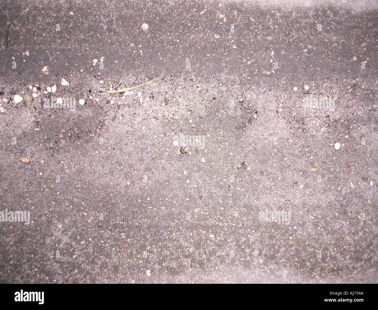 Wet cement with wet sand and pebbles Stock Photo - Alamy