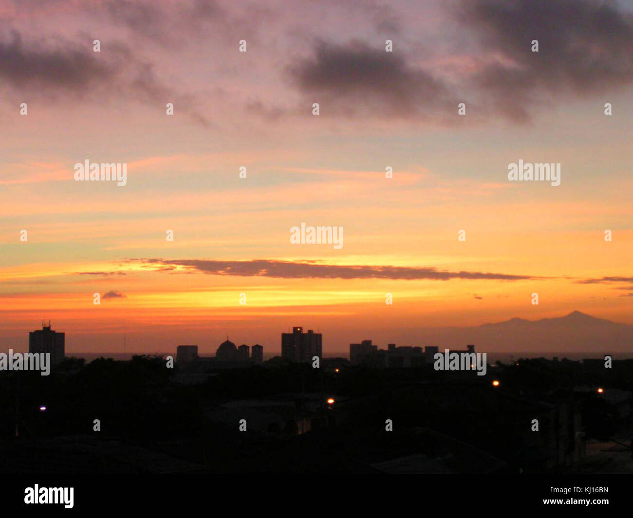 Barranquilla, Colombia Vista de la Sierra de Santa Marta en la