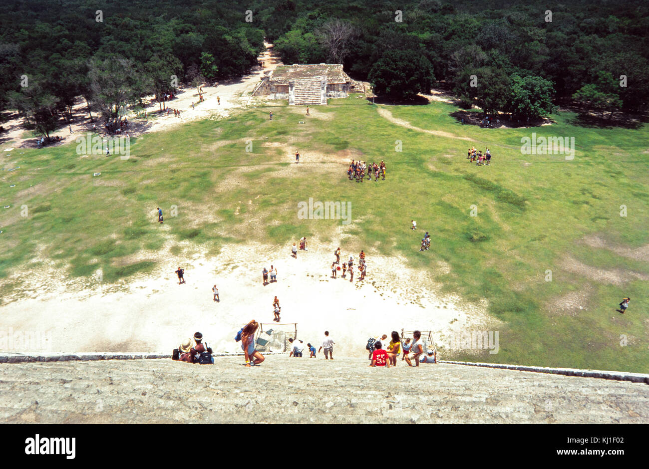 Climbing the pyramid at Chitchen Itza, Yucatan, Mexico Stock Photo Alamy