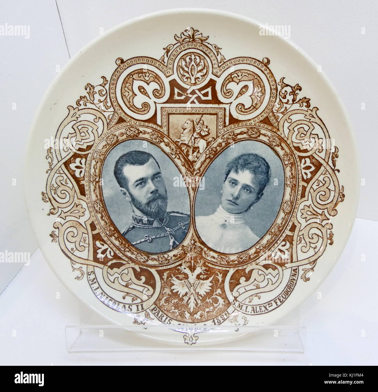 A plate made in honour of the royal couple's arrival in France in 1896, on the occasion of the coronation of Emperor Nicholas I and Empress Alexandra Feodorovna. Stock Photo