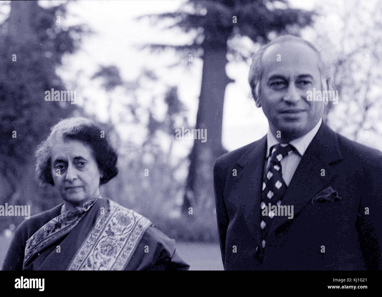 Pakistani leader Zulfikar Ali Bhutto and Indira Gandhi meet at the summit in Simla, India, 1972 following the Indo-Pakistan war. Stock Photo