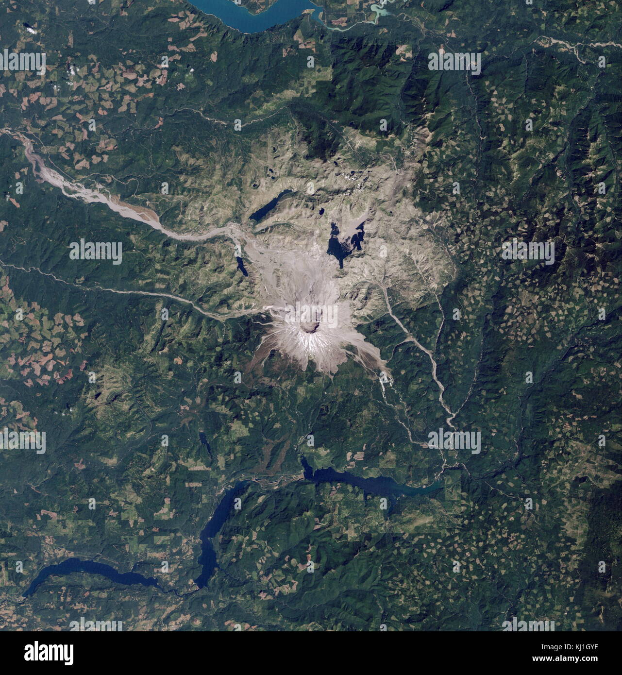 Site of the Mount St Helens Volcanic eruption, as it appeared in 2000 ...