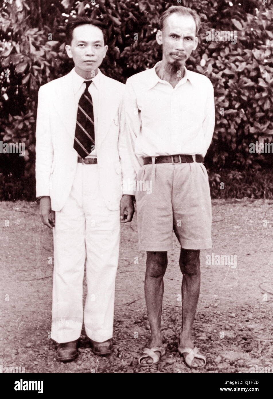 Võ Nguyên Giáp (1911 – 2013) commander of the Vietnam People's Army with H? Chí Minh (1890 – 1969), (Right), Vietnamese Communist revolutionary leader, circa 1954 Stock Photo