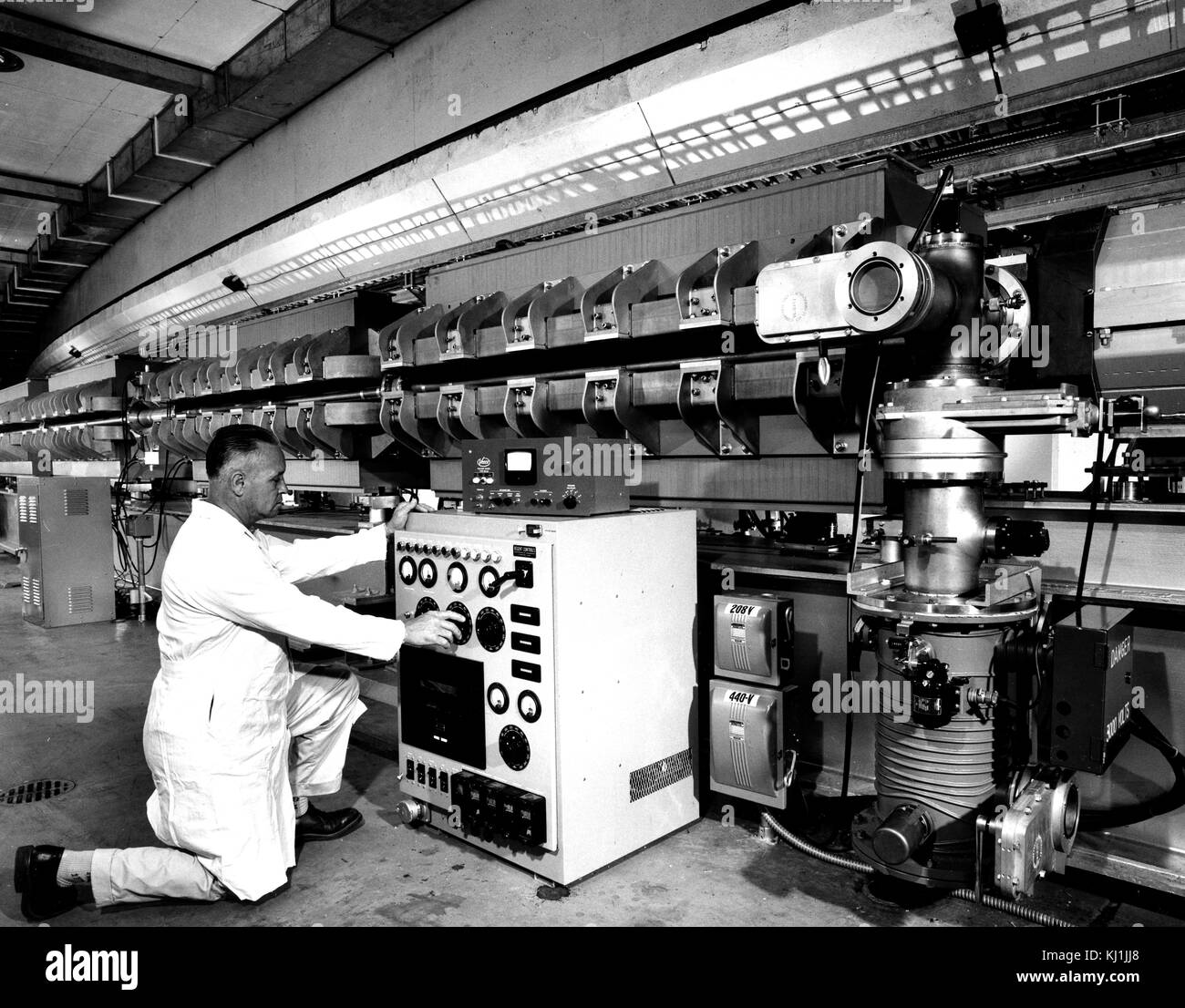 Photograph of the liner accelerator (linac) tank and auxiliary equipment. Dated 20th Century Stock Photo