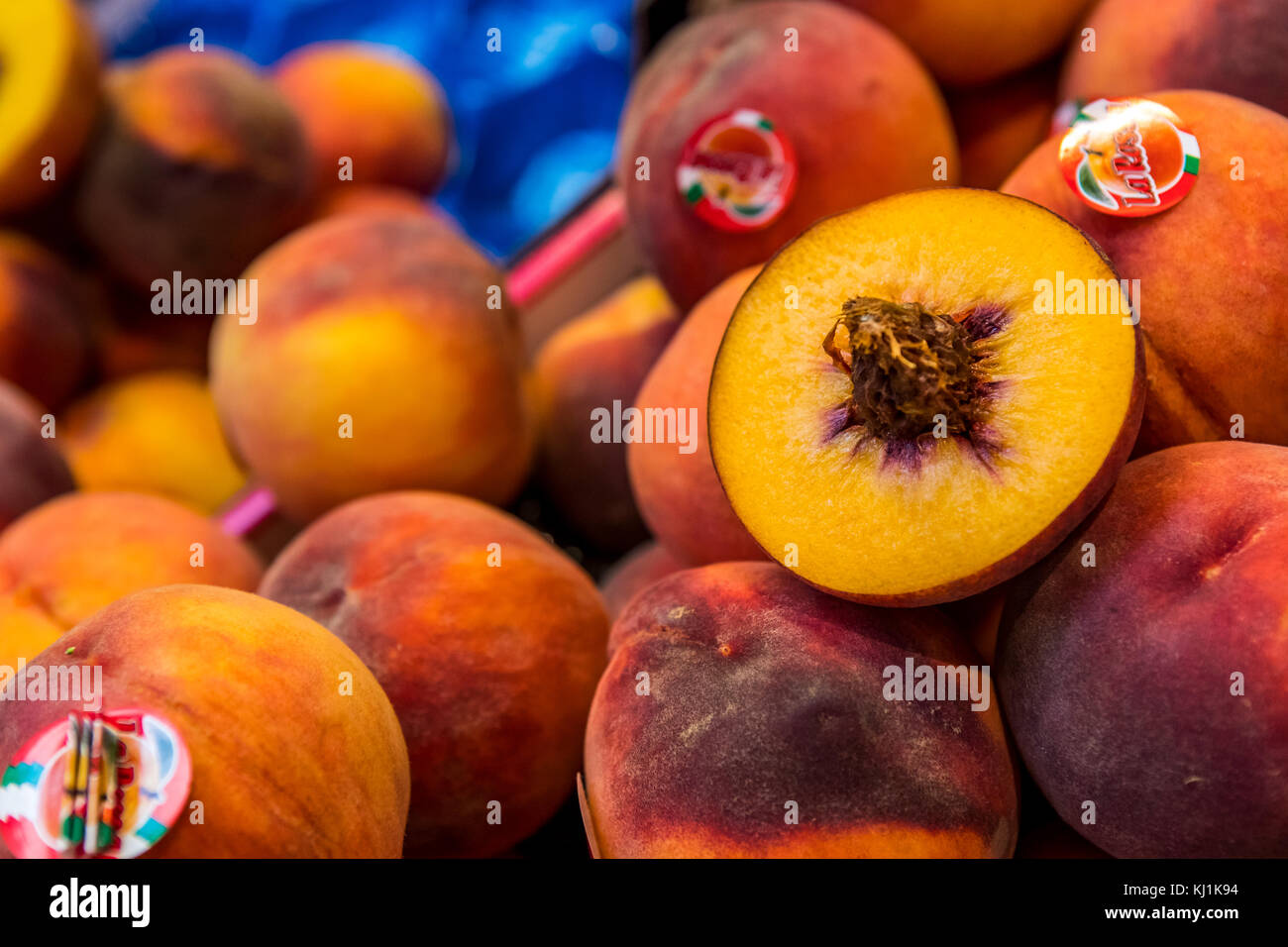 Peaches on sale in the Mercato del Erbe. Bologna city life, Italy Stock Photo Alamy