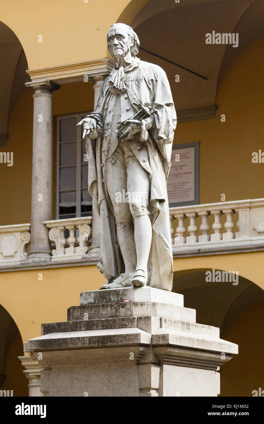 The statue of Alessandro Volta (Alessandro Giuseppe Antonio Anastasio  Volta) in the Campus of the University of Pavia (Università degli Studi di  Pavia Stock Photo - Alamy