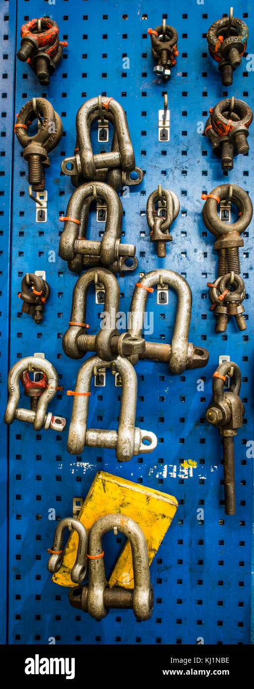 Lifting Equipment at Etches Park Depot - Peg board with lifting equipment -  shakes, d-links and eye bolts. Etches Park Depot Derby UK Stock Photo -  Alamy