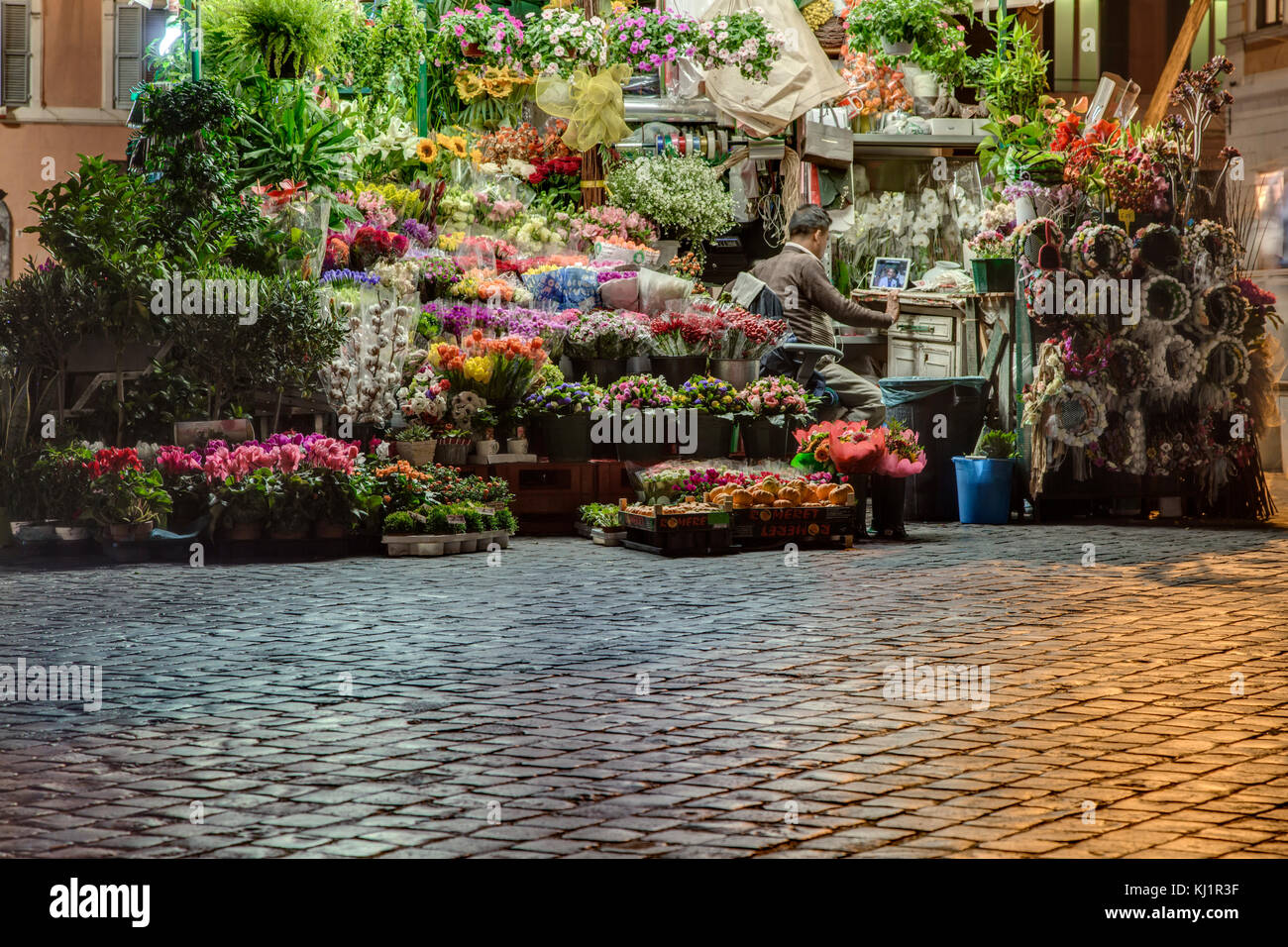 Spanish steps flowers hires stock photography and images Alamy