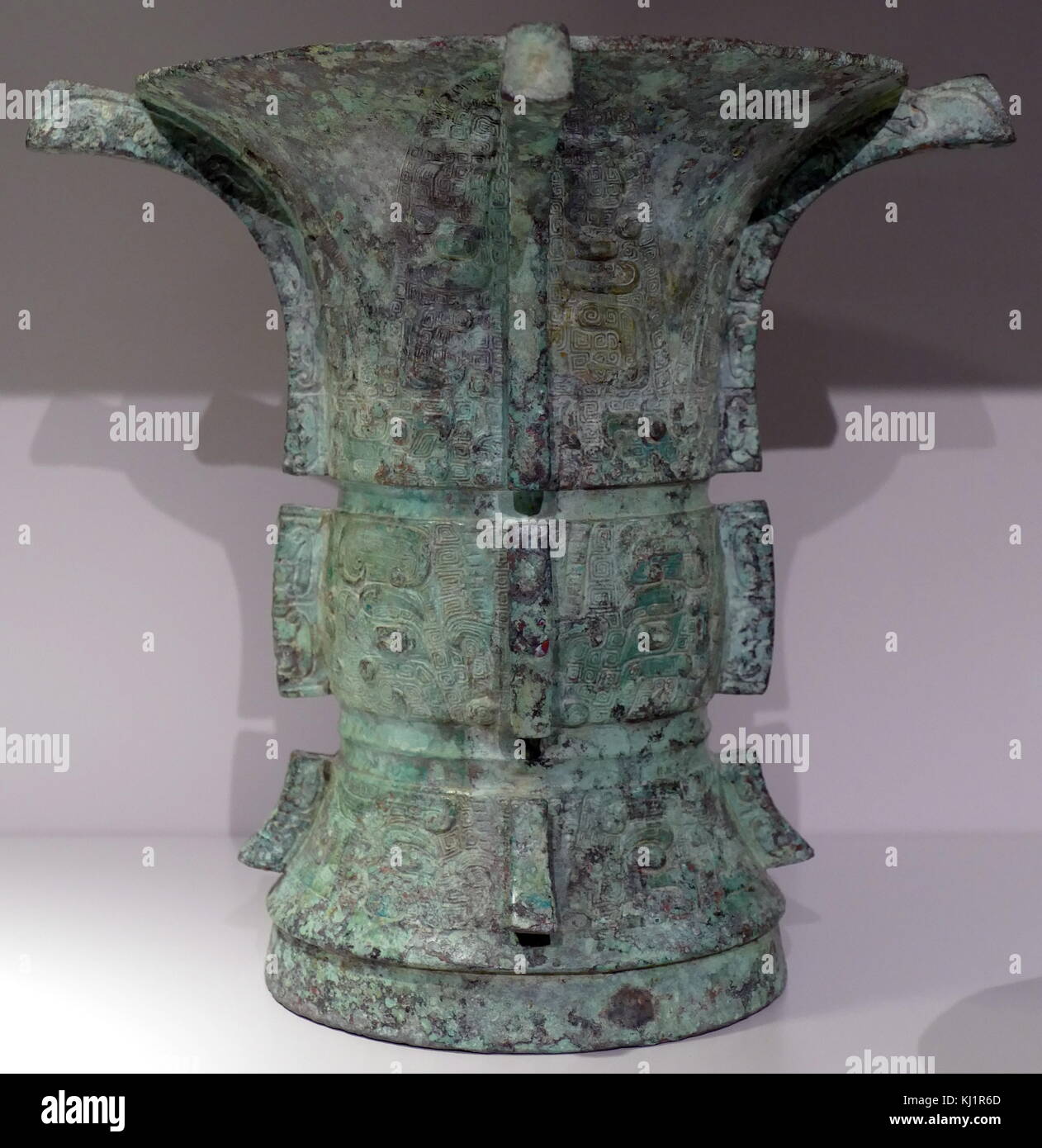 Chinese, Ritual wine vessel, zun. Bronze, late Shang, early Western Zhou dynasty, c. 1200-950 BC Stock Photo
