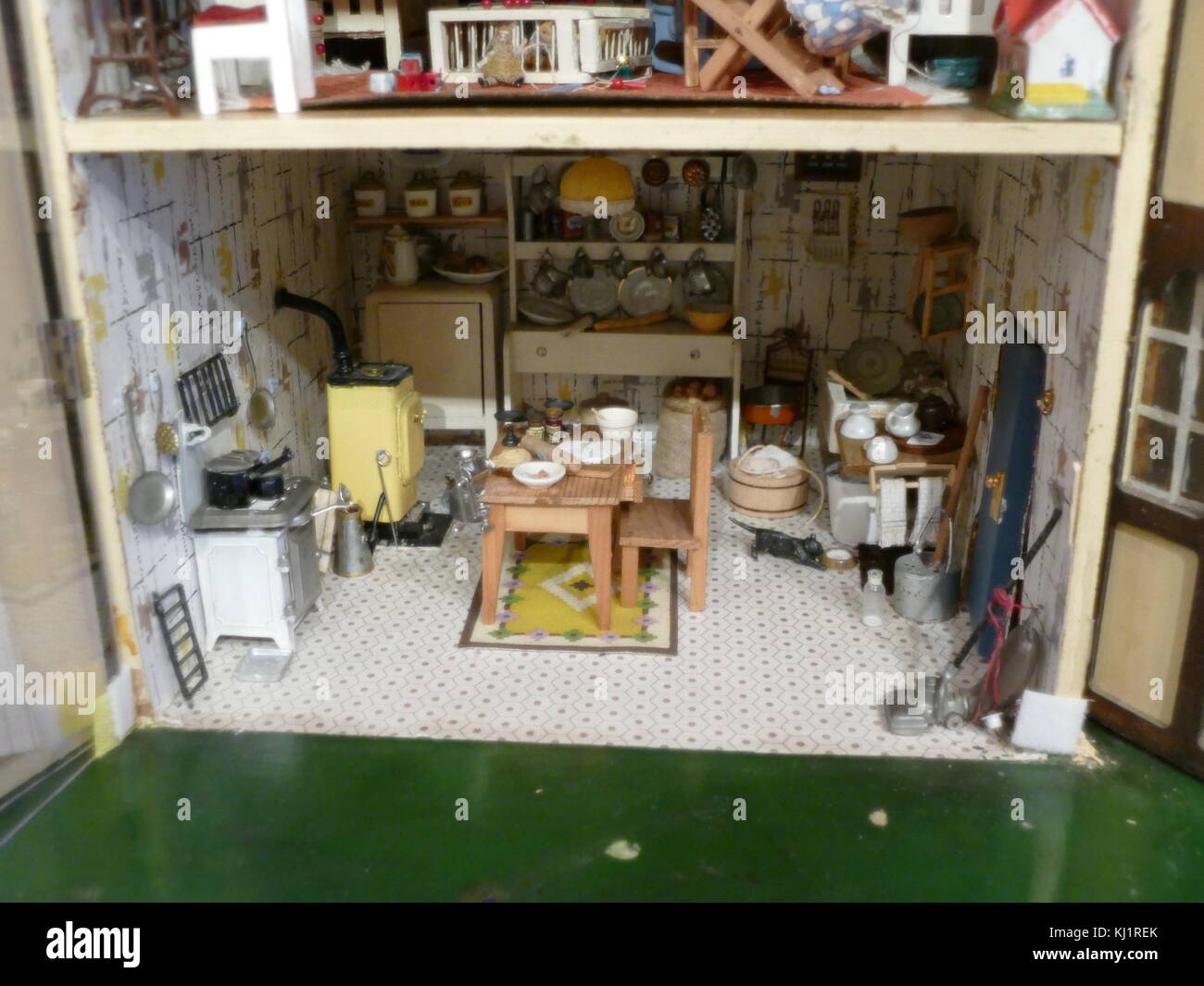 Top 1930s dollhouse on Sale