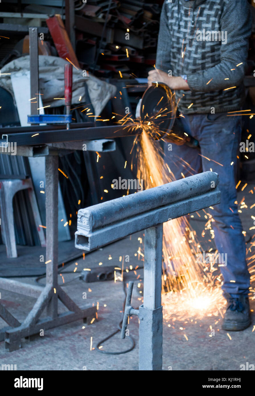Cutting heavy pipe hi-res stock photography and images - Alamy
