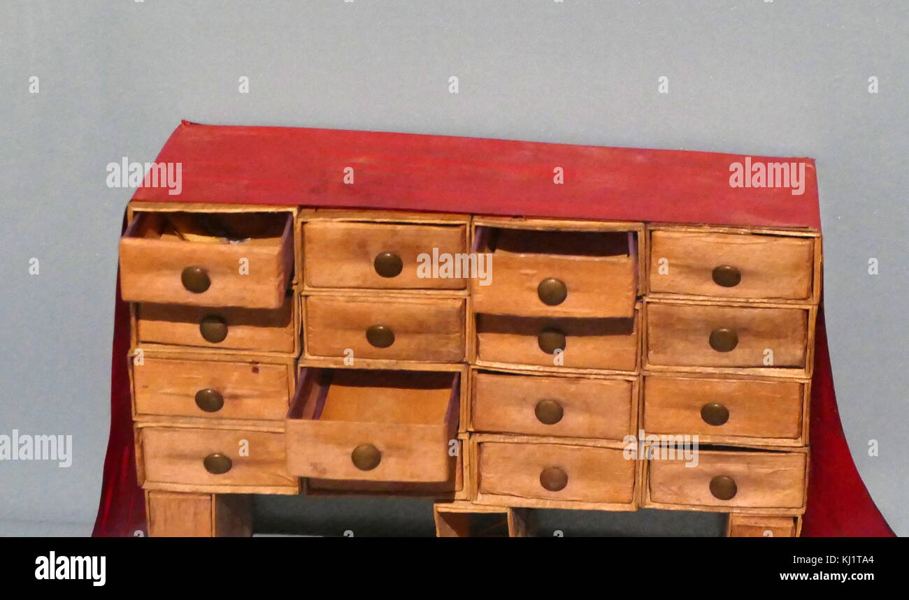 dolls house chest of drawers