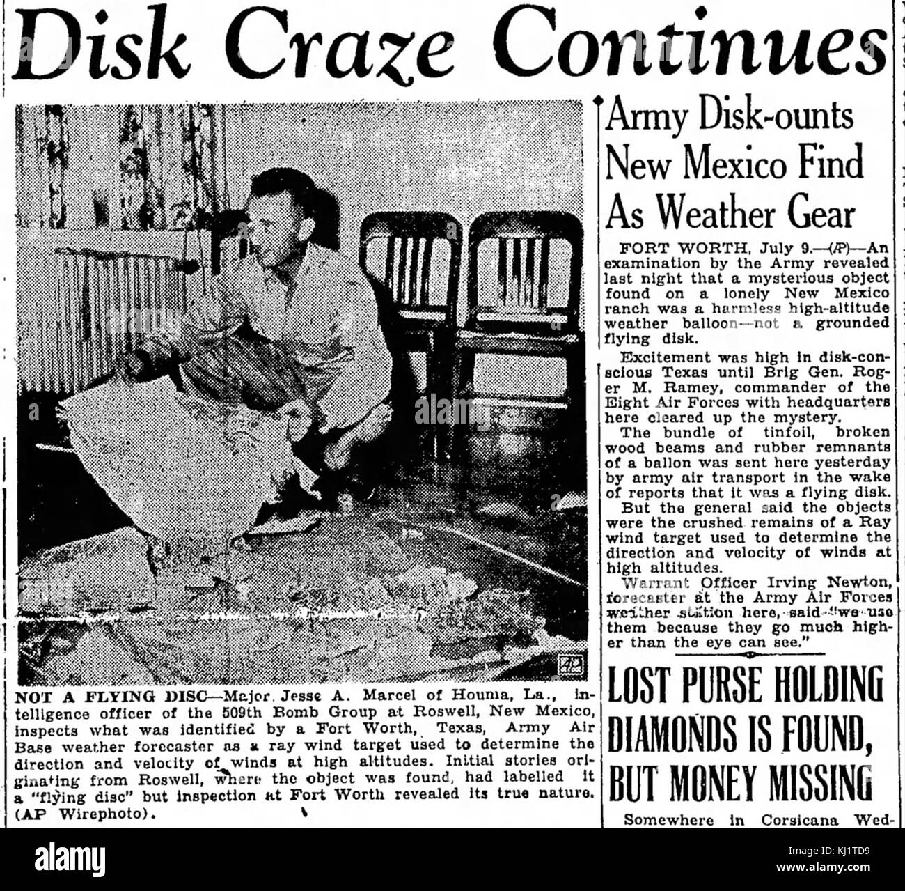 Jesse Marcel, head intelligence officer, who initially investigated and recovered some of the debris from the Roswell UFO site 1947. In mid-1947, a United States Air Force balloon crashed at a ranch near Roswell, New Mexico. Following wide initial interest in the crashed 'flying disc', the US military stated that it was merely a conventional weather balloon. Corsicana Daily Sun, July 9th 1947 Stock Photo