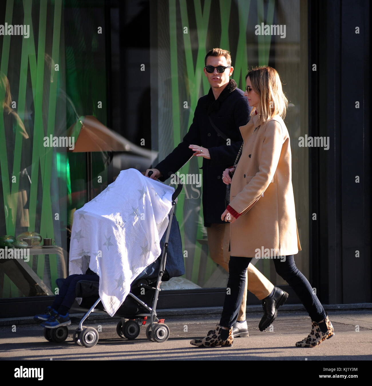 Milan, Stephan Lichtsteiner in the center with his wife and son The  defender of Juventus and Switzerland's national team, Stephan Lichtsteiner,  comes to the center for a few hours of relaxation. Walking on  Montenapooeone Street along with his wife Manuela ...