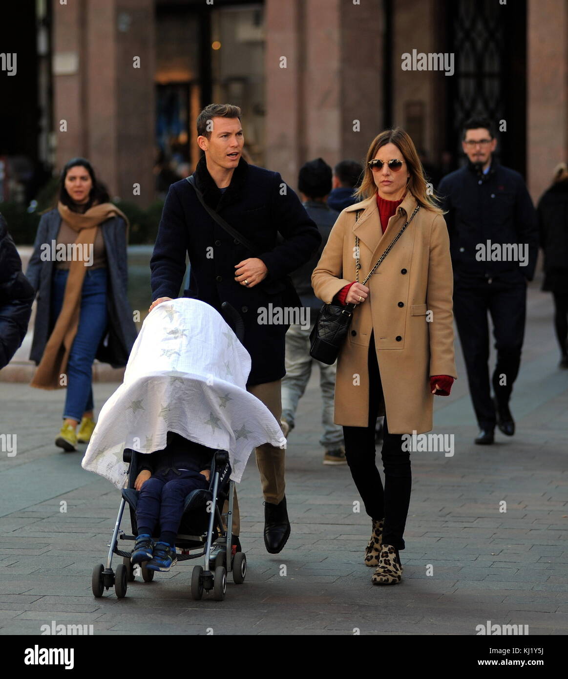 Milan, Stephan Lichtsteiner in the center with his wife and son The  defender of Juventus and Switzerland's national team, Stephan Lichtsteiner,  comes to the center for a few hours of relaxation. Walking