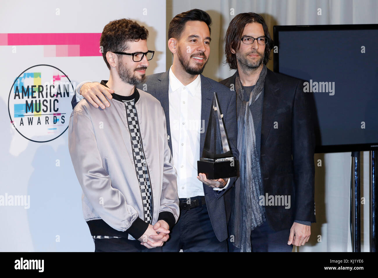 LOS ANGELES, CA - NOVEMBER 19: (L-R) Brad Delson, Mike Shinoda, and Rob Bourdon of the band Linkin Park pose in the press room at the 2017 American Music Awards at Microsoft Theater on November 19, 2017 in Los Angeles, California, USA Credit: John Rasimus/MediaPunch ***FRANCE, SWEDEN, NORWAY, DENARK, FINLAND, USA, CZECH REPUBLIC, SOUTH AMERICA ONLY*** Stock Photo