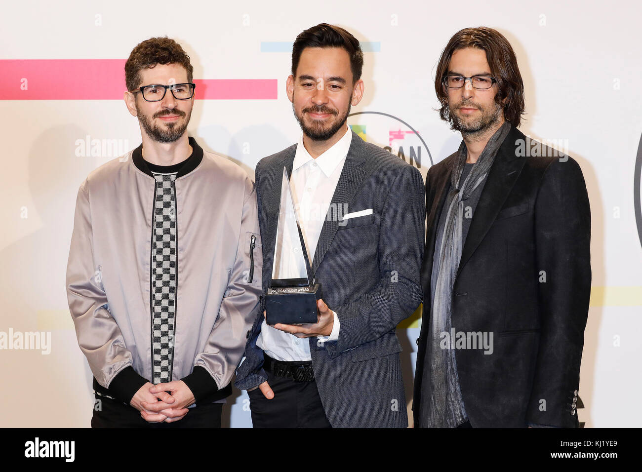 LOS ANGELES, CA - NOVEMBER 19: (L-R) Brad Delson, Mike Shinoda, and Rob Bourdon of the band Linkin Park pose in the press room at the 2017 American Music Awards at Microsoft Theater on November 19, 2017 in Los Angeles, California, USA Credit: John Rasimus/MediaPunch ***FRANCE, SWEDEN, NORWAY, DENARK, FINLAND, USA, CZECH REPUBLIC, SOUTH AMERICA ONLY*** Stock Photo