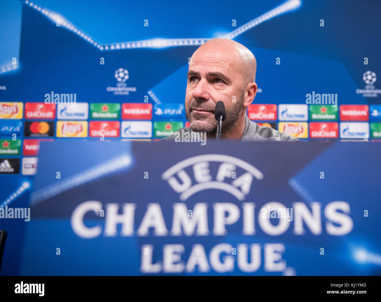 Dortmund, Germany. 20th Nov, 2017. BVB Dortmund's coach Peter Bosz takes part in a press conference in Dortmund, Germany, 20 November 2017. Borussia Dortmund plays against Tottenham Hotspur for the UEFA Champions League soccer match on 21 November 2017. Credit: Action Plus Sports/Alamy Live News Stock Photo