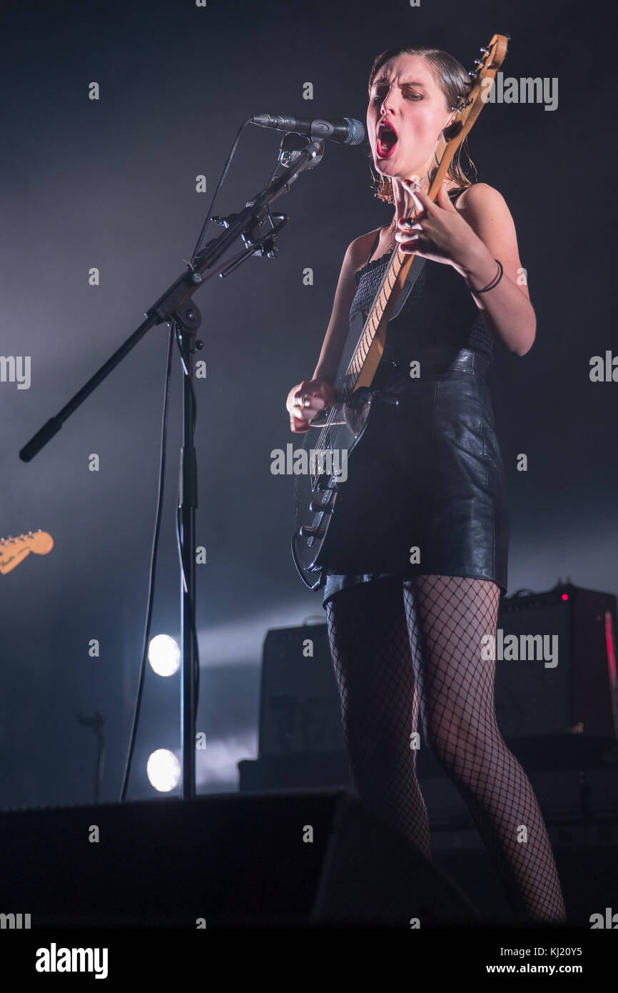 Brighton, UK. 20th Nov, 2017. Ellie Rowsell of Wolf Alice, performing ...