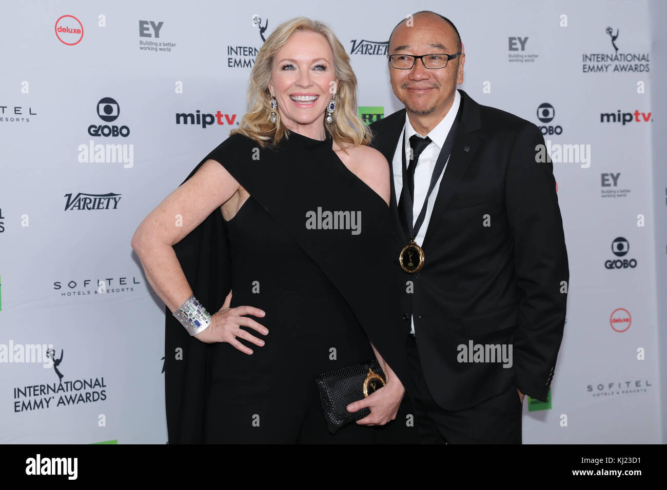 New York, USA. 20th November, 2017. Rebecca Gibney and Tony Ayres during the 45th International Emmy awards gala in New York city on November 20, 2017. The International Emmy Award is an award ceremony bestowed by the International Academy of Television Arts and Sciences in recognition to the best television programs initially produced and aired outside the United States. (Photo: Vanessa Carvalho/Brazil Photo Press) Stock Photo