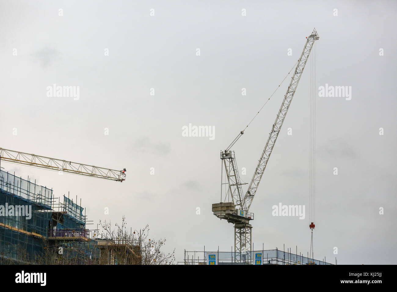 North London. UK 21 Nov 2017 - Building cranes on a new housing estate in North London properties as Britain's Chancellor of the Exchequer Philip Hammond is expected to announce plans to build 300,000 homes every year, in his autumn budget on Wednesday, 22 November 2017. It has been reported in the Sunday Times newspaper that Philip Hammond will do 'whatever it takes' to meet this target. Stock Photo