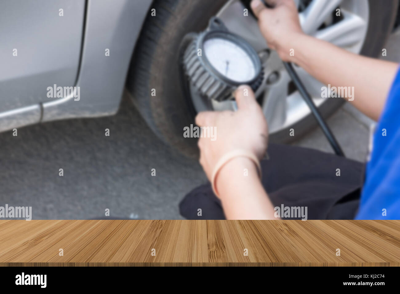 Tire Inflator. mechanic holding gauge for car tyre pressure measurement ...