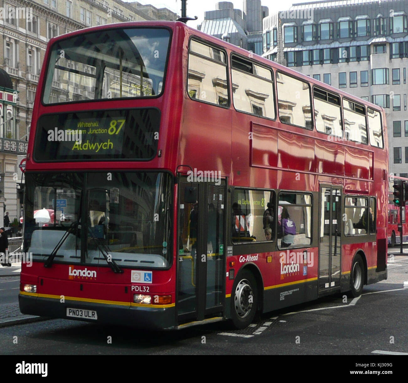 London General bus PDL32 (PN03 ULR) 2003 Transbus Trident 2 Transbus ...