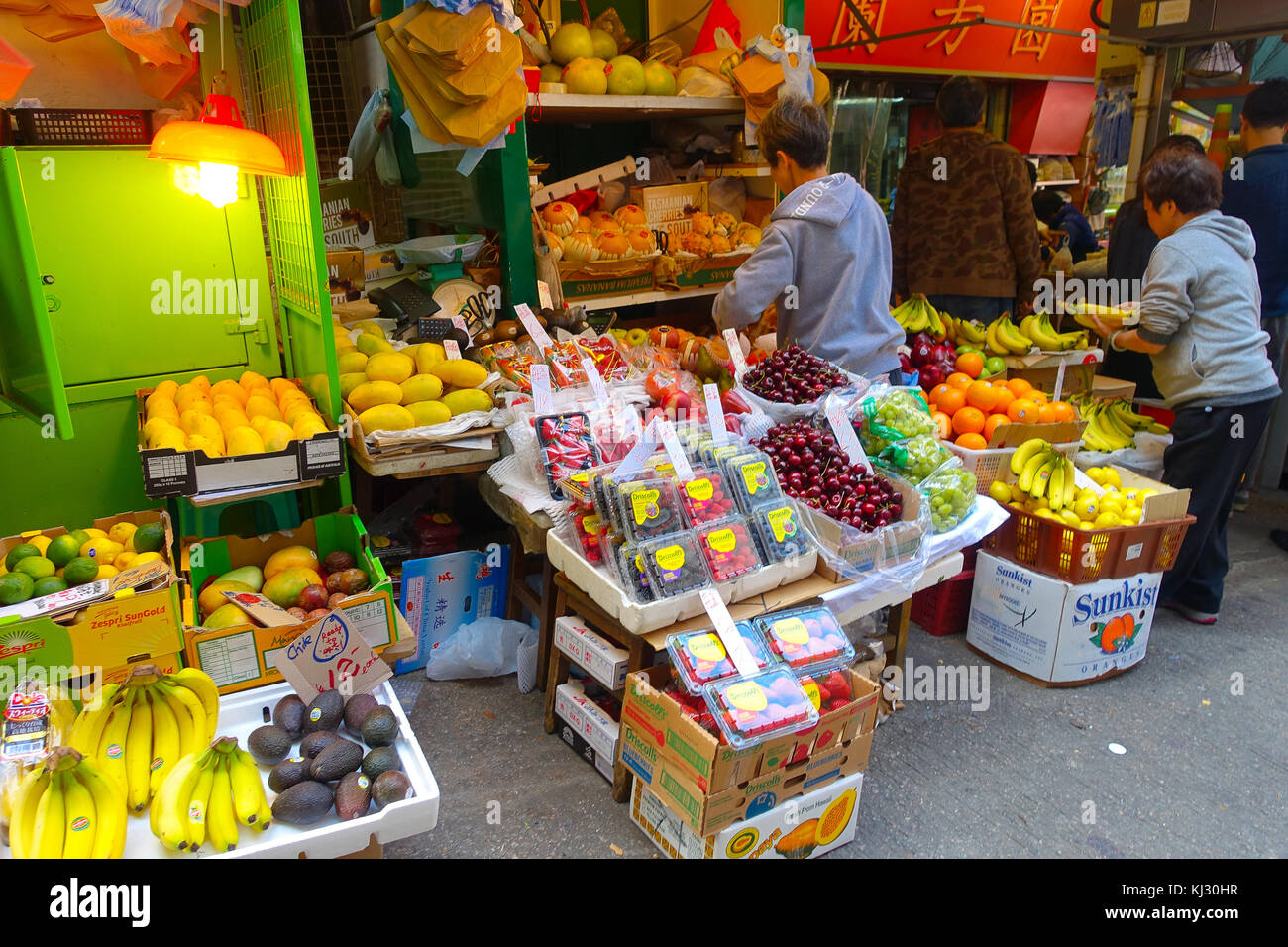 Outdoor fruit stand in hong kong china hires stock photography and images Alamy