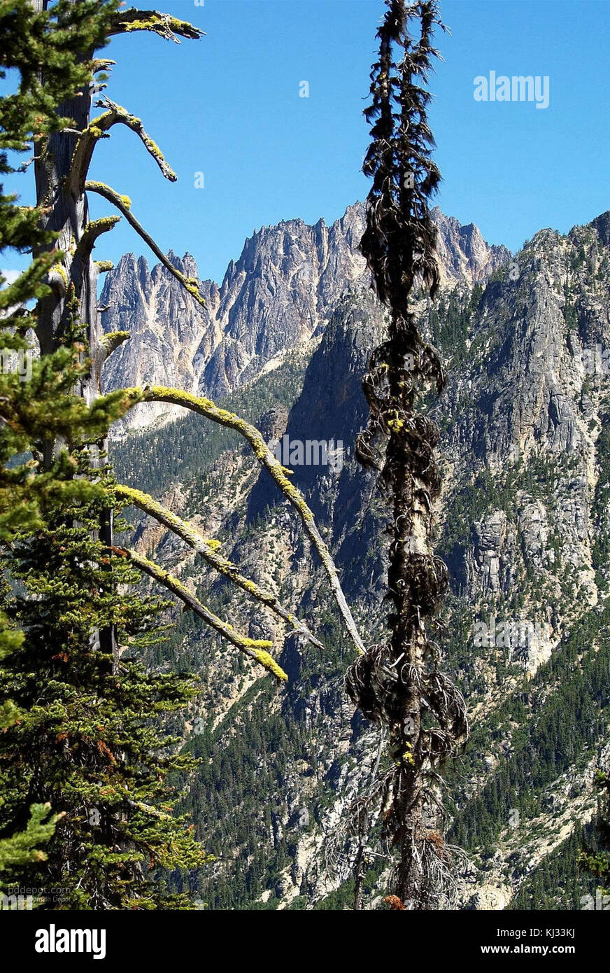 Jagged cliffs steep slopes hi-res stock photography and images - Alamy