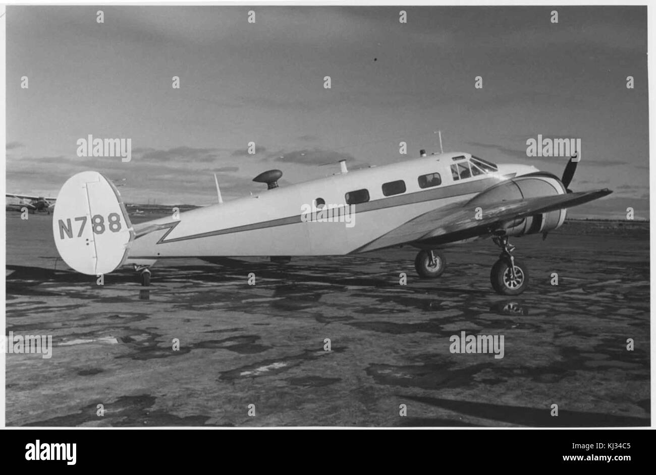 Beechcraft 18 ready to take off vintage image Stock Photo - Alamy