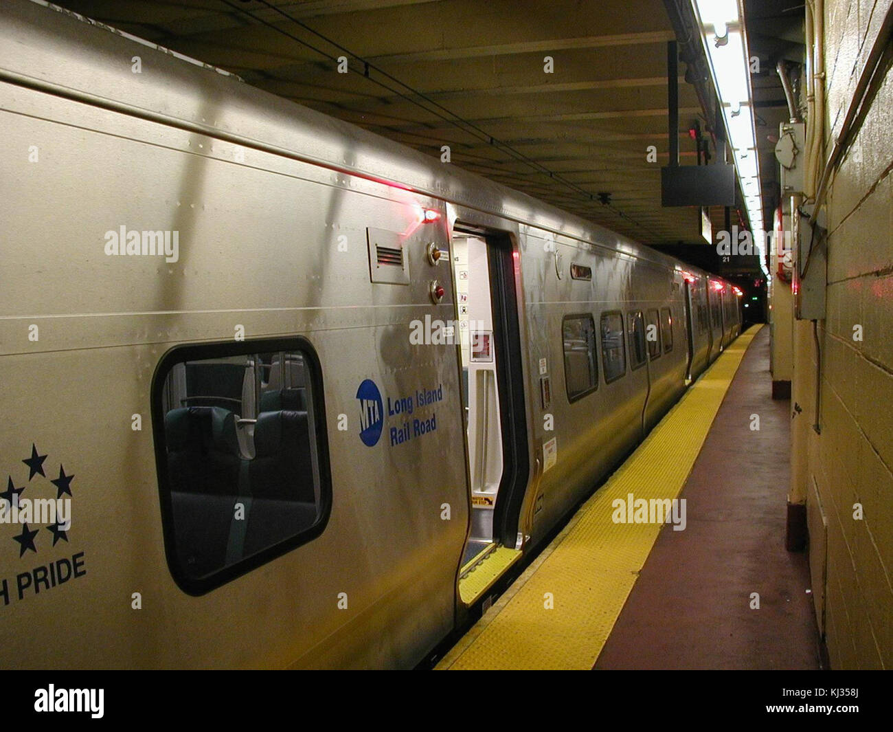 Train in subway station Stock Photo - Alamy