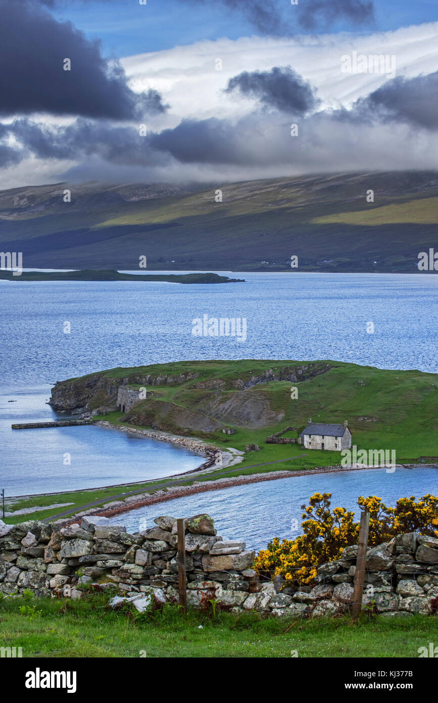 The old Ferry House and lime kilns at Ard Neakie in Loch Eriboll, Scottish Highlands, Sutherland, Scotland, UK Stock Photo