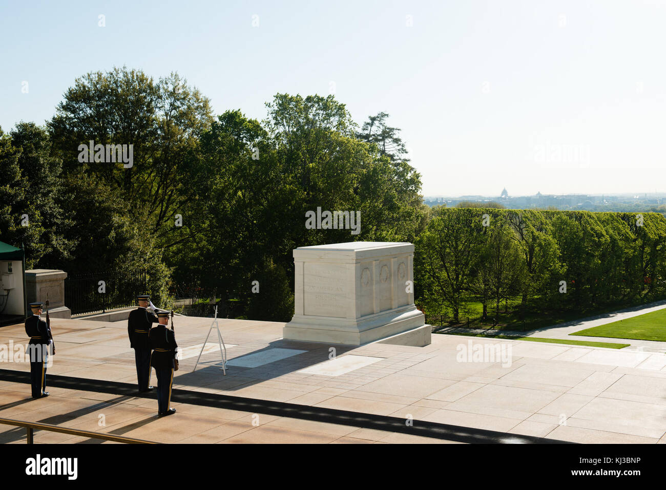 Sentinels at Tomb of the Unknown Soldier participate in a Changing of the Guard Ritual (17124804618) Stock Photo