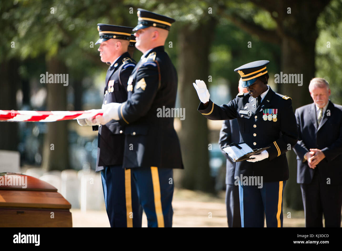 The graveside service for U.S. Army National Guard Staff Sgt. Thomas C. Florich in Section 60 of Arlington National Cemetery (21233730876) Stock Photo