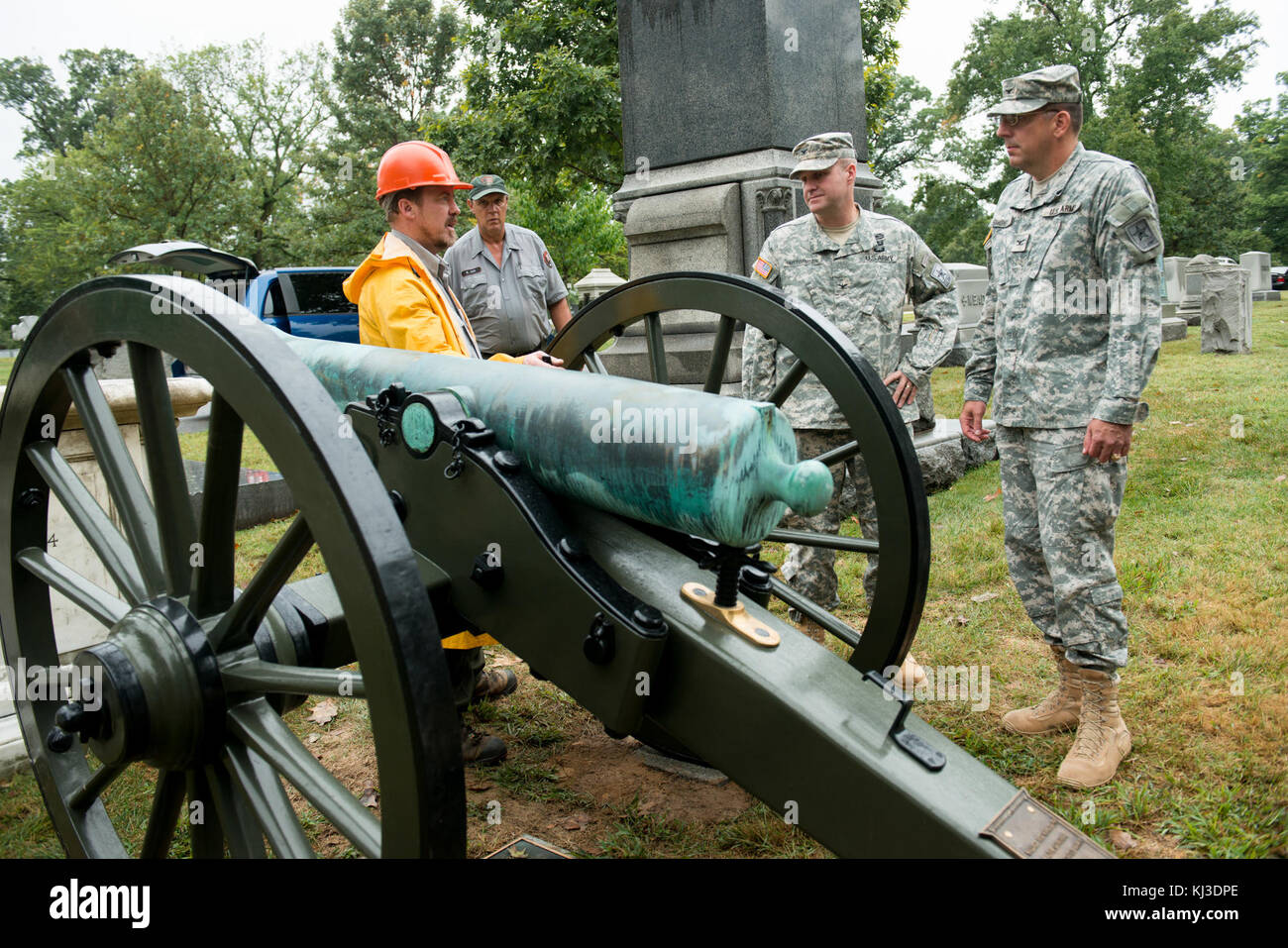 Cannon and carriage reinstalled at the gravesite of Maj. Gen. Wallace Fitz Randolph in Arlington National Cemetery (21831750832) Stock Photo
