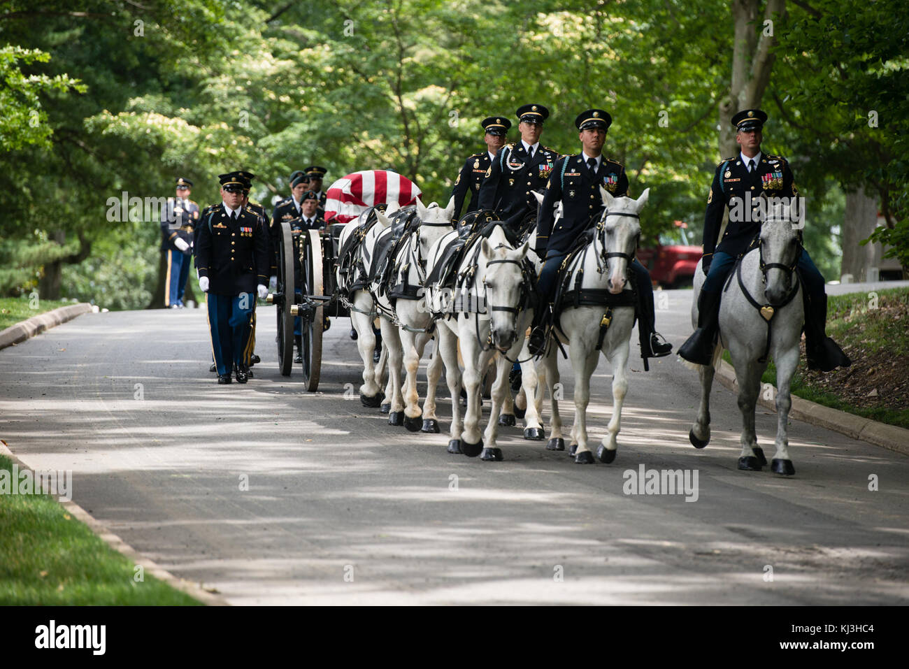 Graveside service for U.S. Army Sgt. 1st Class Alan Lee Boyer in Arlington National Cemetery (27844013895) Stock Photo