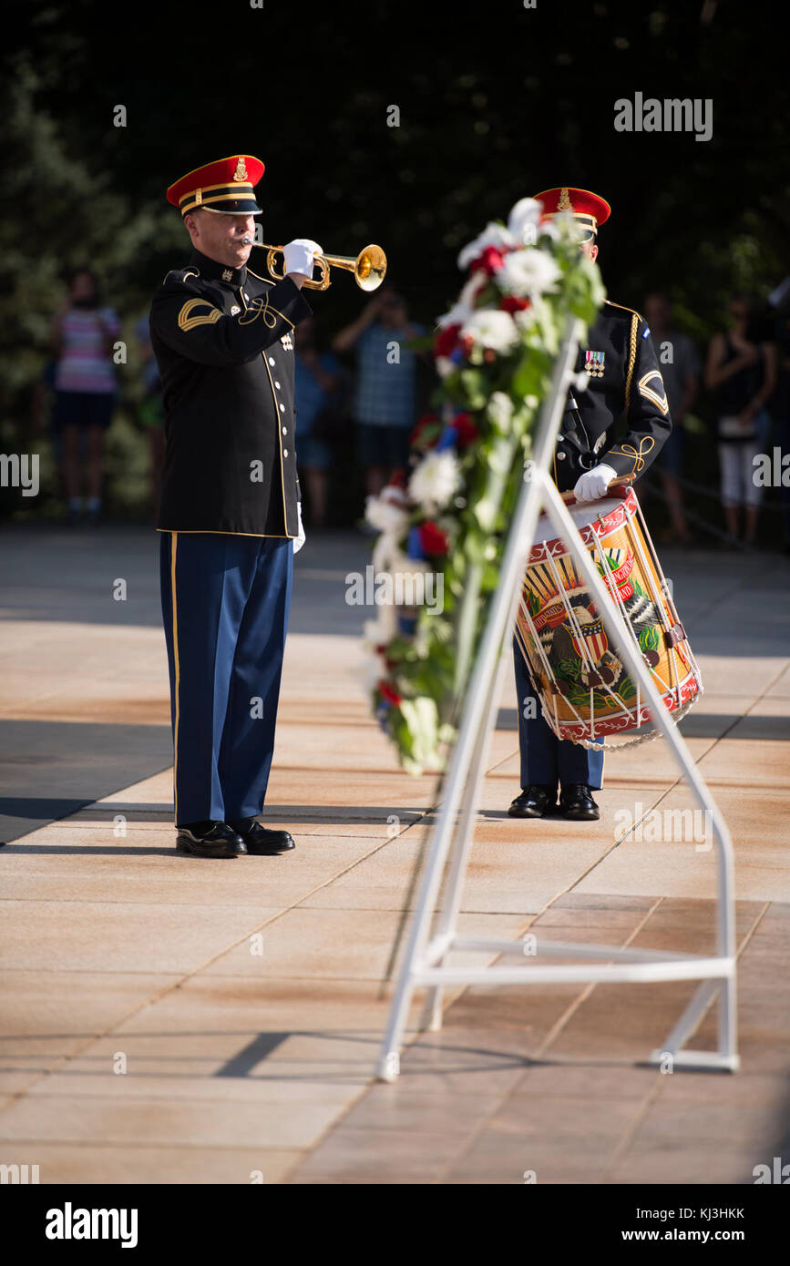 Full honors Army wreath laying at the Tomb of the Unknown Soldier in Arlington National Cemetery to honor the 72nd anniversary of the Liberation of Guam and the battle for the Northern Mariana Islands (28175165725) Stock Photo