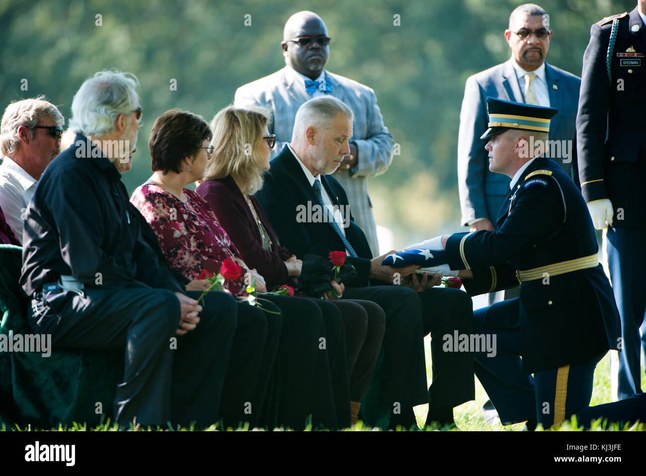 Graveside service for U.S. Air Force 1st Lt. Donald Beals (29762249494) Stock Photo
