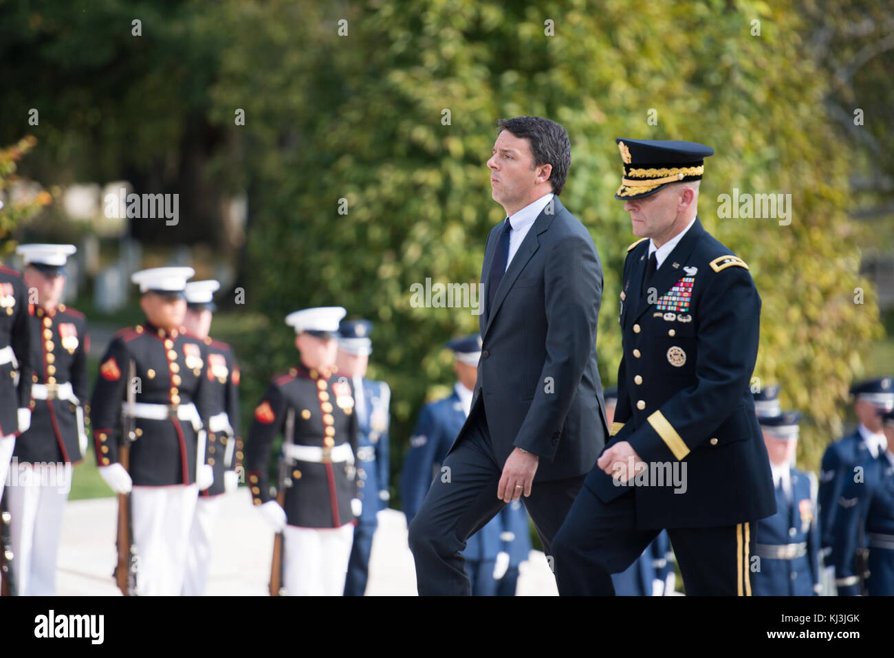 Prime Minister of Italy Matteo Renzi visits Arlington National Cemetery (30434471395) Stock Photo
