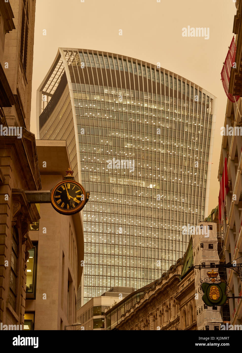Unusual atmospheric conditions causing 'sepia' sky looking towards 20 Fenchurch street. 20 Fenchurch Street Monday 16th October, London, United Kingdo Stock Photo