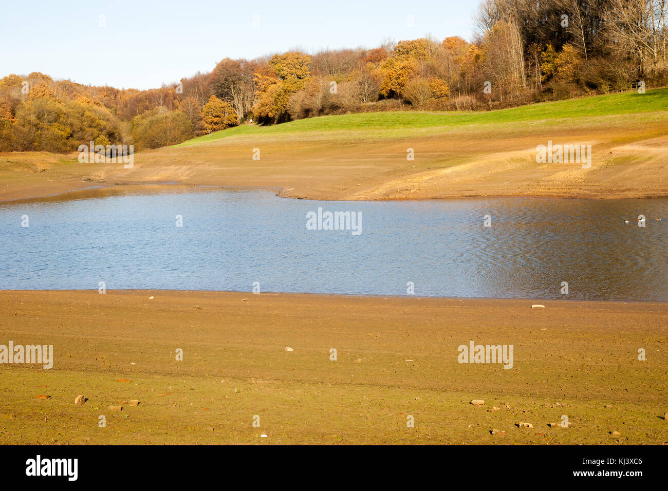Bewl Water reservoir low capacity level Stock Photo Alamy