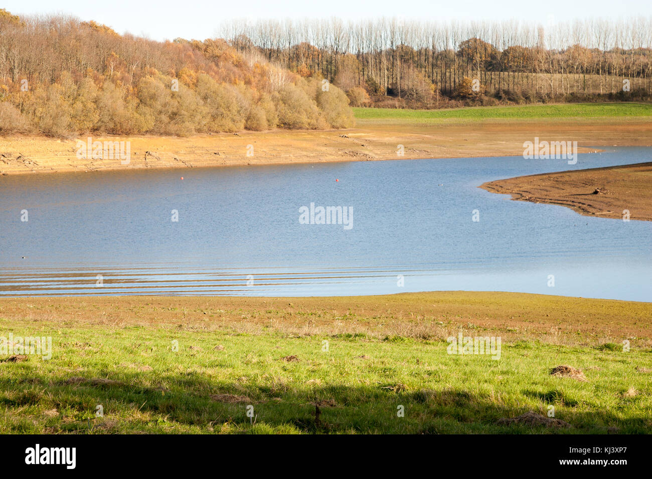Bewl Water reservoir low capacity level Stock Photo Alamy