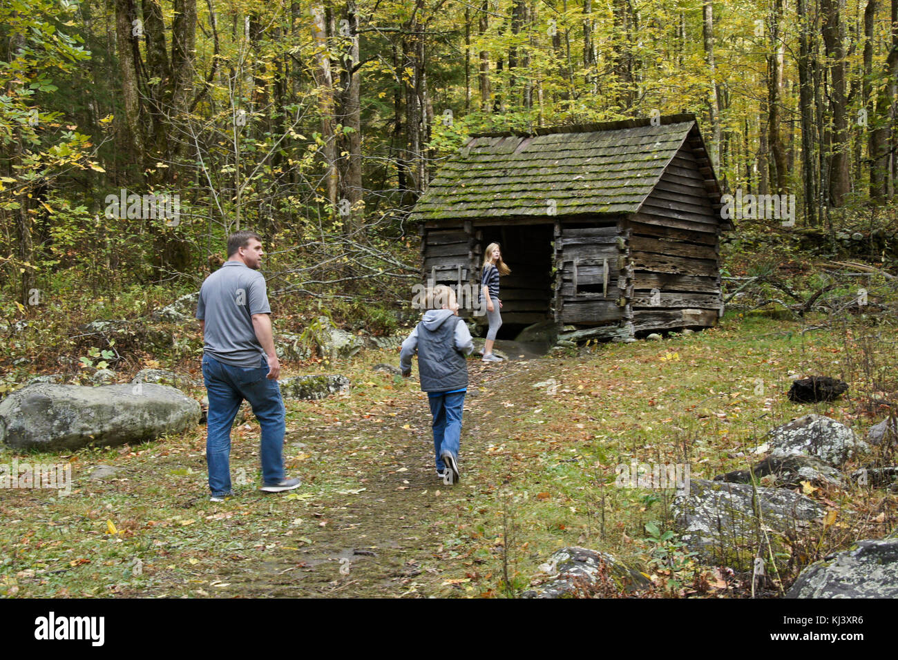 Tourists at the corn crib at the Ephraim Bales Cabin in autumn, Roaring Fork Motor Nature Trail, Great Smoky Mountains National Park, Tennessee Stock Photo