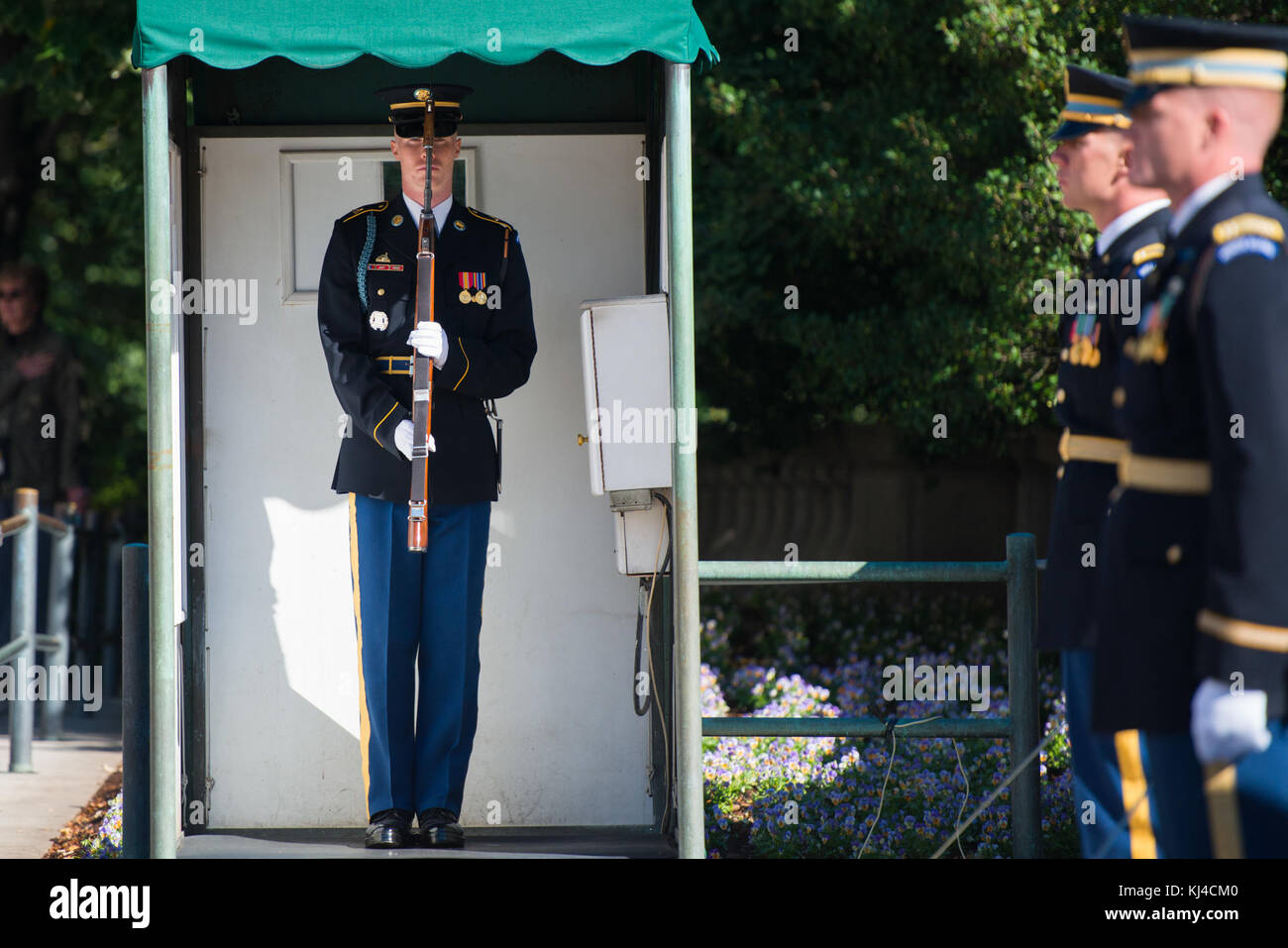 Chief of Staff of the Italian Army, Lt. Gen. Danilo Errico, Participates in an Army Full Honors Wreath-Laying Ceremony at the Tomb of the Unknown Soldier at Arlington National Cemetery (37126247313) Stock Photo