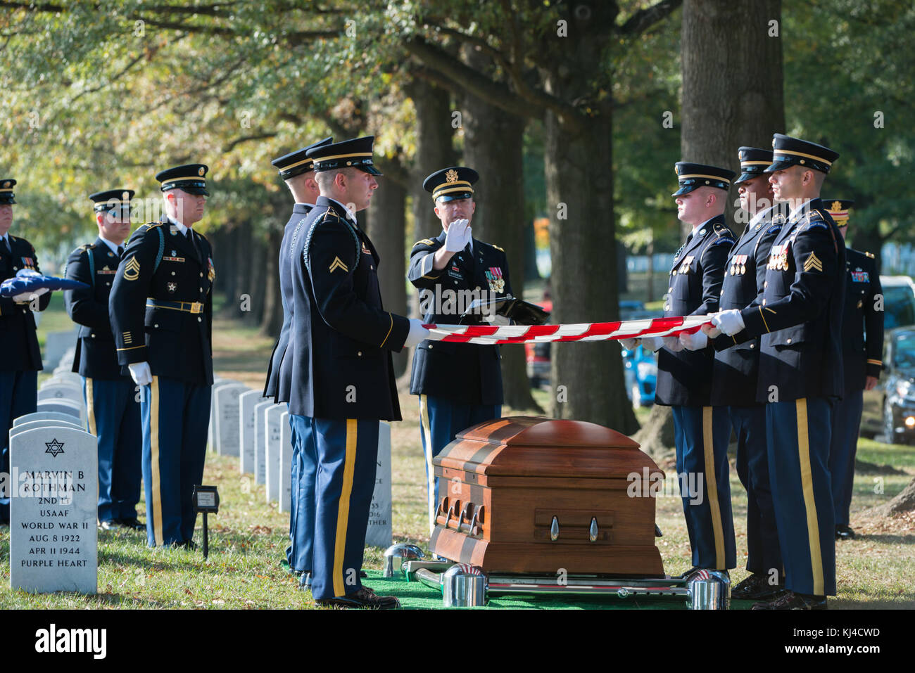 Graveside Service for U.S. Army Staff Sgt. Alexander Dalida in Section 60 of Arlington National Cemetery (37953220311) Stock Photo