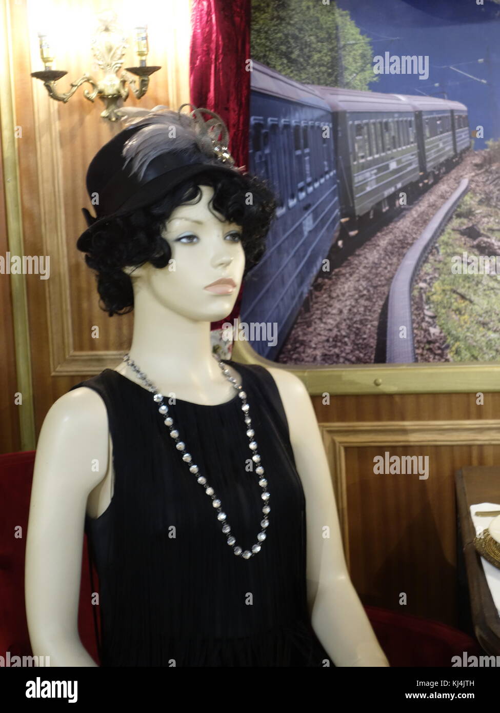 a mannequin dressed in 1920s vintage fashion Stock Photo