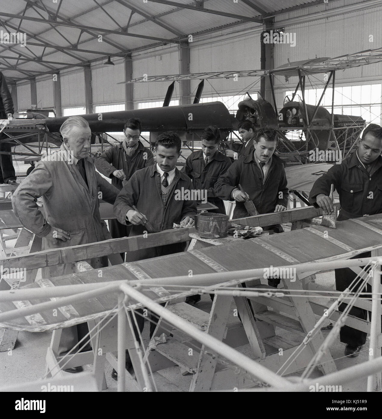Painting aircraft wing hires stock photography and images Alamy